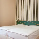 مالا سترانا فندق