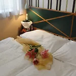 مالا سترانا 4*